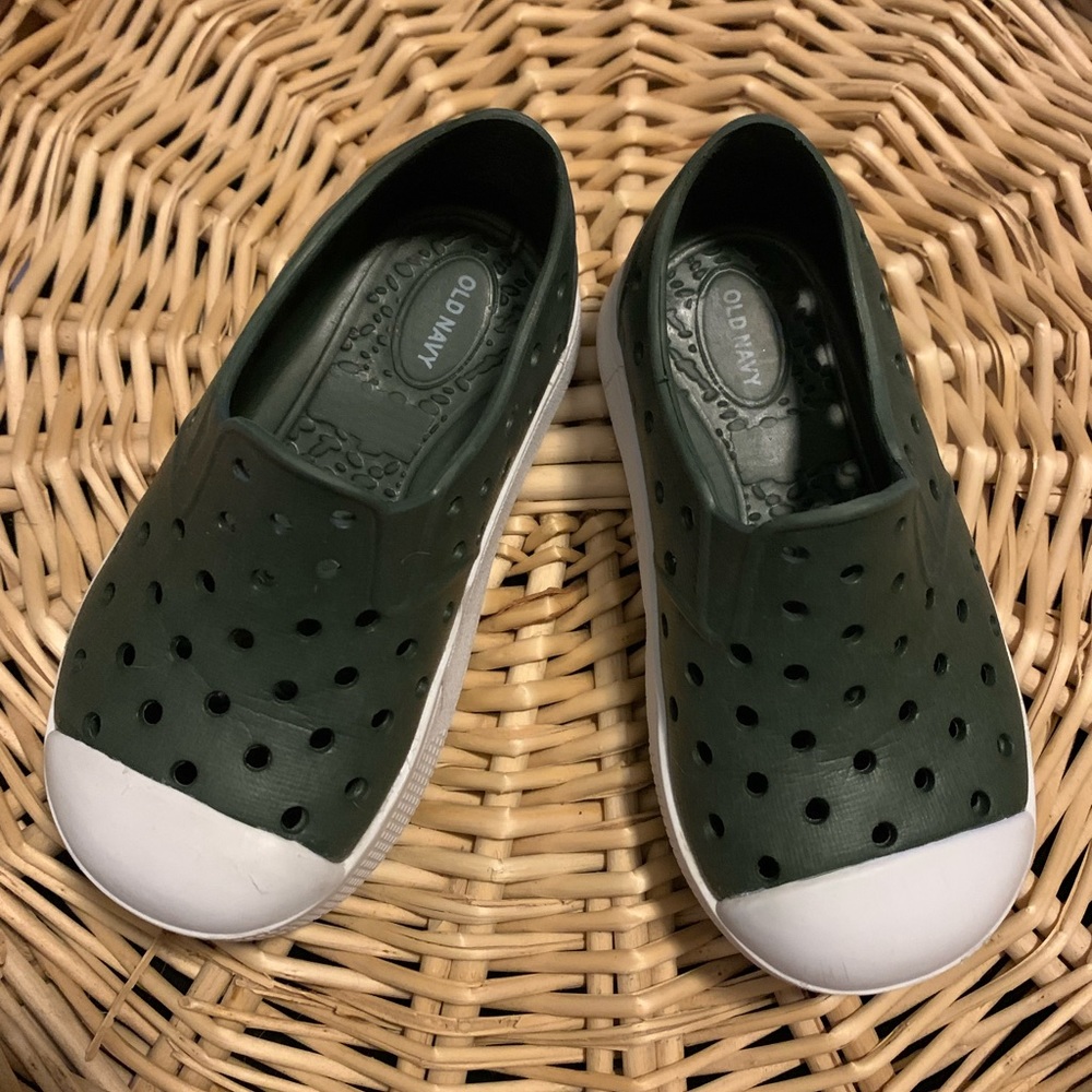 Old Navy Boys Sz 5 Slip Ons